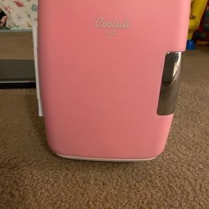 Mini fridge